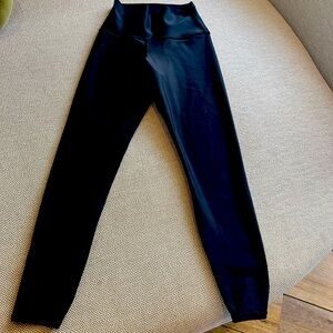 Alo Yoga airlift Leggings. 7/8  XS